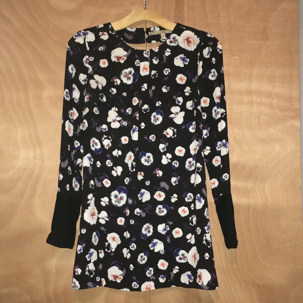 🌻3 for $20 🌻 
GUESS | Floral Open-back Tunic